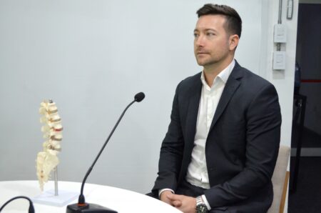 Traumatólogo explicó cómo la postura, el ejercicio y la alimentación influyen en la salud de la columna y la prevención de dolores lumbares y cervicales imagen-4