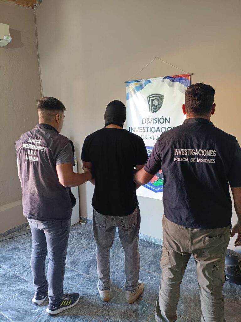 Detuvieron a un docente acusado de tomar fotografías indebidas a alumnas menores en El Soberbio imagen-45