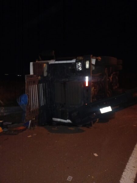 Despieste de un camión en el Acceso Sur de Posadas dejó al conductor lesionado Despieste de un camión en el Acceso Sur de Posadas dejó al conductor lesionado imagen-6