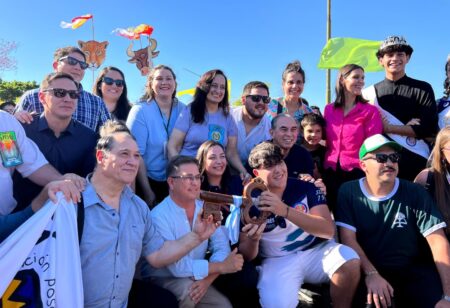 Con la entrega de la llave, mucho ritmo y colorido, se puso en la marcha la Estudiantina 2025 imagen-5