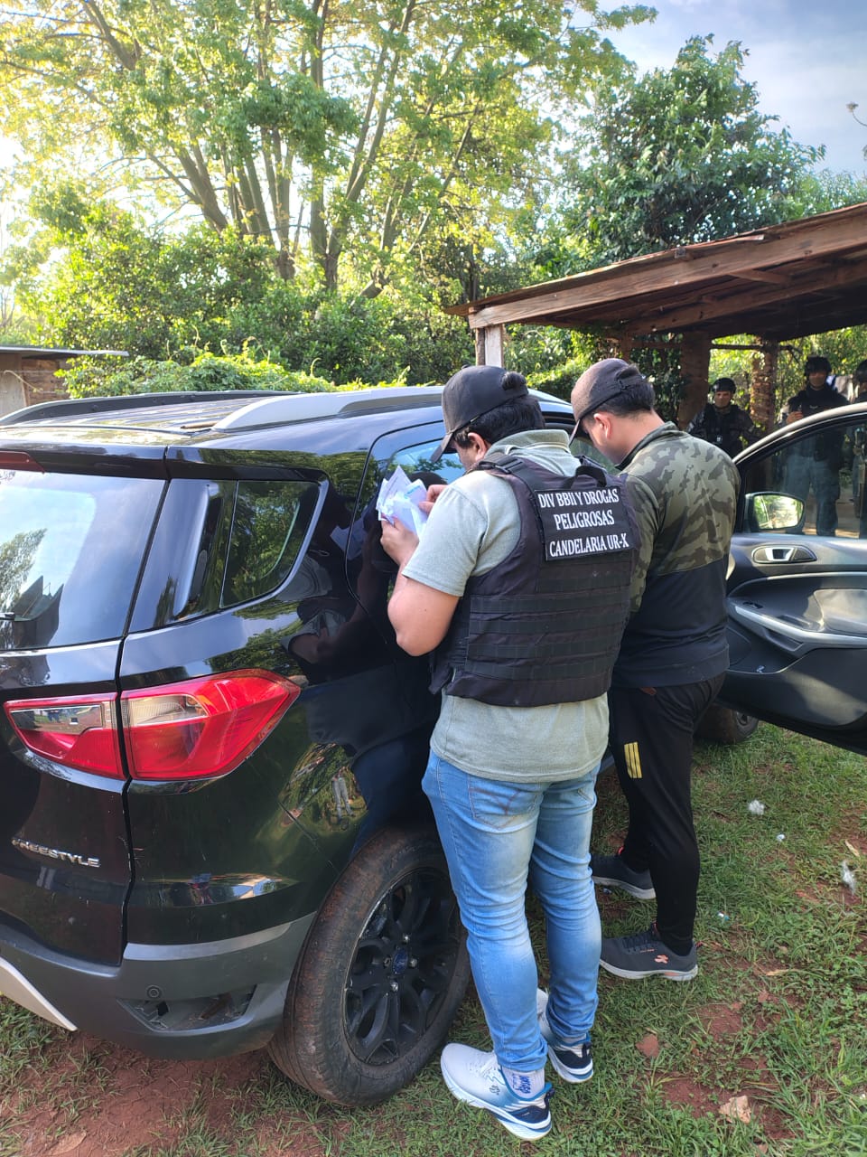 Megaoperativo en Garupá y Candelaria: cinco detenidos, drogas, vehículos adulterados y talleres clandestinos desbaratados imagen-6