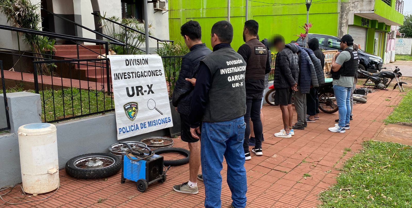 Megaoperativo en Garupá y Candelaria: cinco detenidos, drogas, vehículos adulterados y talleres clandestinos desbaratados imagen-12