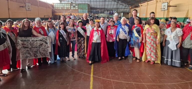 El Mateando brindó una gran fiesta para más de 400 abuelos de Oberá imagen-9