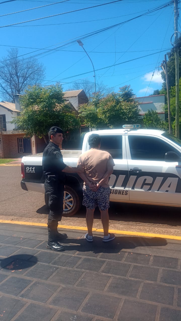 Desarticulan un punto de venta de droga en Apóstoles: incautaron droga valuada en $6 millones 3 Desarticulan un punto de venta de droga en Apóstoles: incautaron droga valuada en $6 millones imagen-2