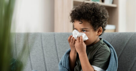 Cómo diferenciar un resfrío, bronquitis o neumonía en niños y cuándo acudir al pediatra, según la especialista Carolina Barrias imagen-7