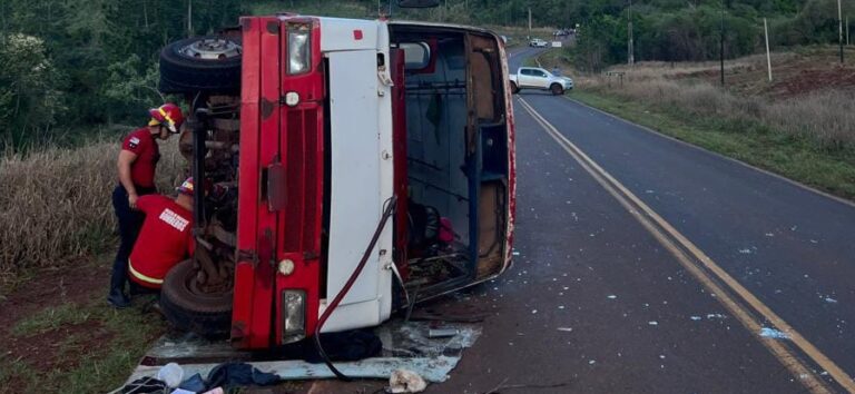 Despiste y vuelco de colectivo en Campo Ramón dejó más de 30 heridos imagen-35