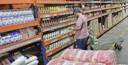 El Gobierno eliminó 71 regulaciones al comercio para "simplificar las relaciones de consumo" imagen-5