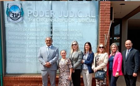 Visita institucional de Comitiva Internacional de Jueces a juzgados de Puerto Iguazú imagen-1
