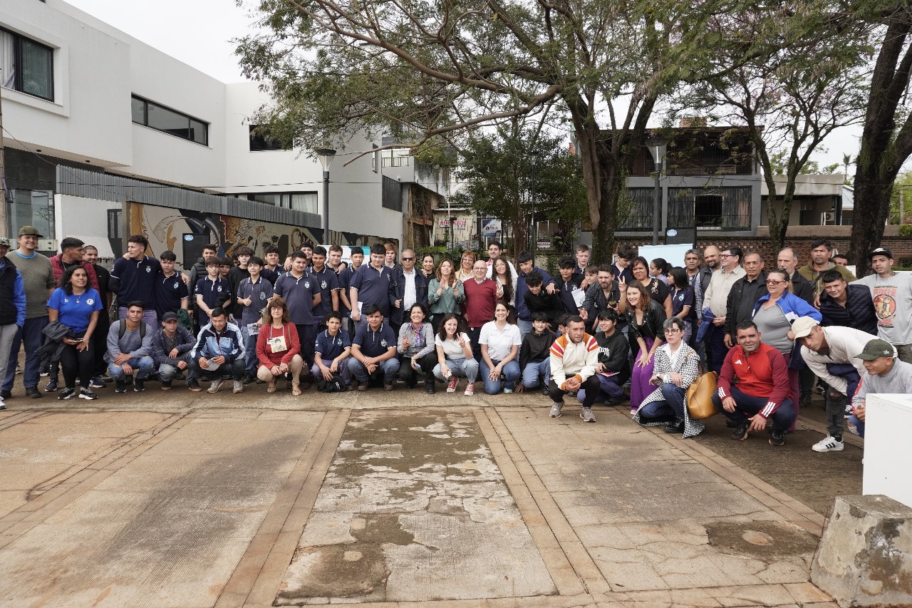Posadas conmemoró la Noche de los Lápices y el Día de los Derechos de la Juventud 7 Posadas conmemoró la Noche de los Lápices y el Día de los Derechos de la Juventud imagen-6