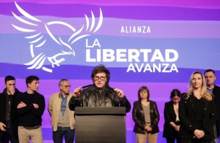 Javier Milei reconoció la derrota y prometió corregir errores, pero ratificó el plan económico imagen-2