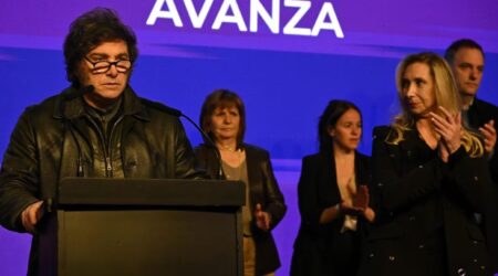 Milei convocó al diálogo a los Gobernadores y armará una mesa política con Karina, Caputo y Menem imagen-1