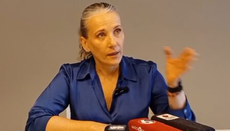 Caso Jabornicky: la expareja Flores y Mangone ratificaron en sede judicial acusaciones contra el abogado por «violencia de género» Caso Jabornicky: la expareja Flores y Mangone ratificaron en sede judicial acusaciones contra el abogado por "violencia de género" imagen-10