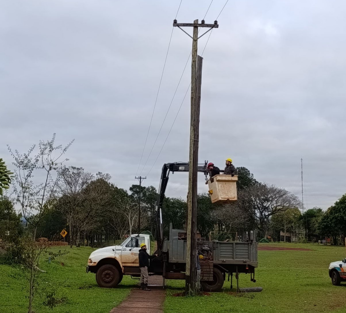 Energía de Misiones realizó trabajos de mantenimiento y mejoras en varias localidades de la provincia 11 Energía de Misiones realizó trabajos de mantenimiento y mejoras en varias localidades de la provincia imagen-10
