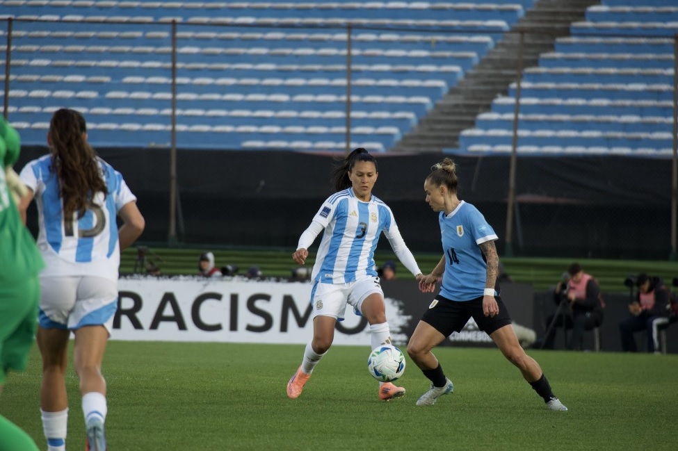 Fútbol: Rodríguez fue titular en el empate argentino imagen-4