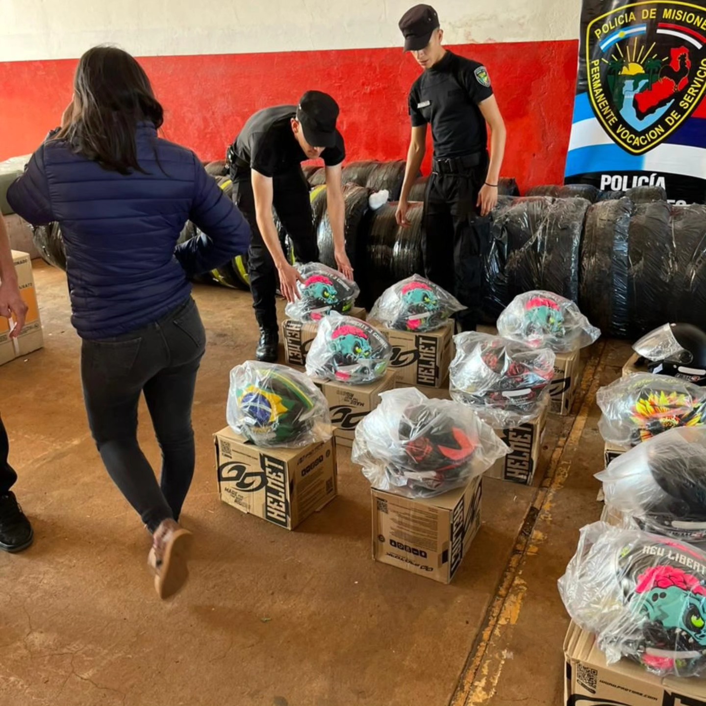 Secuestraron en Jardín América mercadería de contrabando valuada en más de $150 millones 7 Secuestraron en Jardín América mercadería de contrabando valuada en más de $150 millones imagen-6