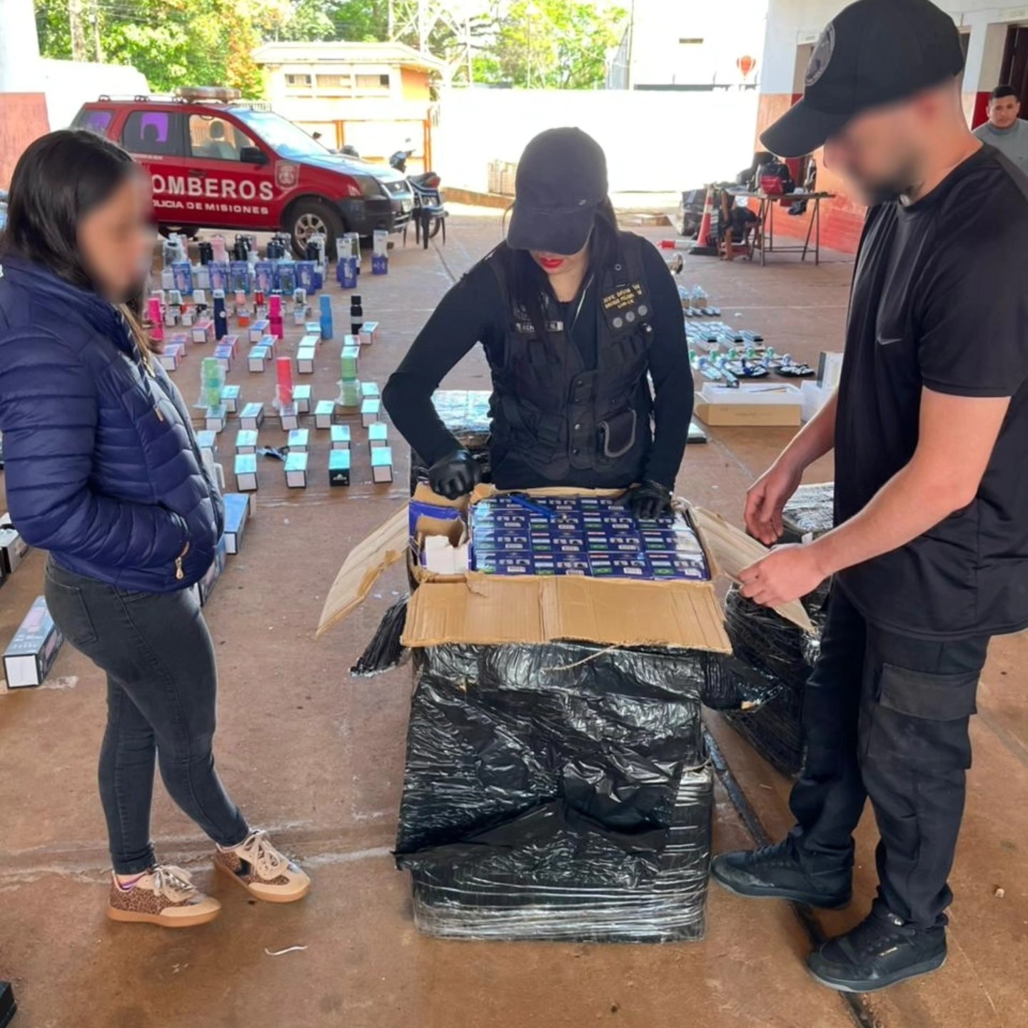 Secuestraron en Jardín América mercadería de contrabando valuada en más de $150 millones 5 Secuestraron en Jardín América mercadería de contrabando valuada en más de $150 millones imagen-4