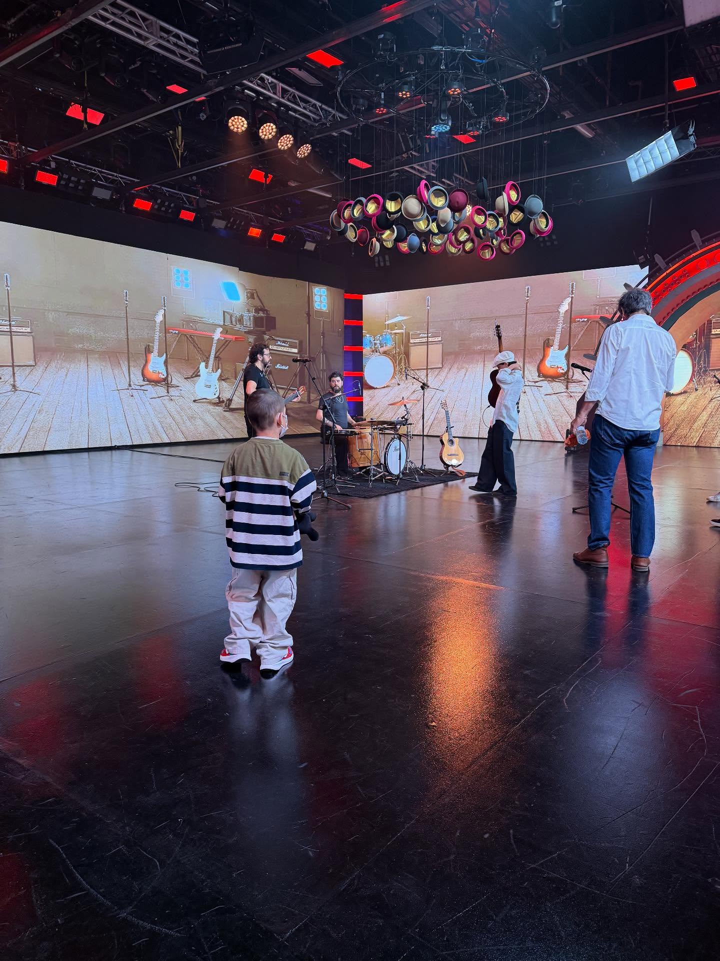 Santino estuvo en el programa de Guido Kackza: "Llegamos a una cifra que todavía no lo podemos creer, $62.750.000" 11 Santino estuvo en el programa de Guido Kackza: "Llegamos a una cifra que todavía no lo podemos creer, $62.750.000" imagen-10