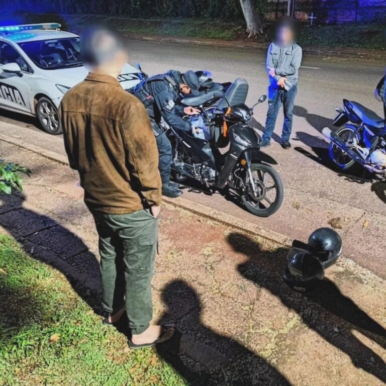 “Uber de droga”: cayó un "dealer" que simulaba entregar zapatillas en Posadas imagen-46