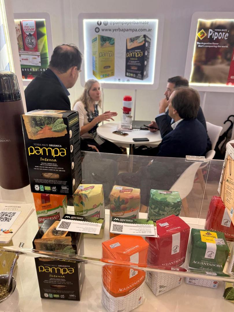 El INYM y 13 empresas y cooperativas buscan sumar consumidores y consolidar el mercado de la Yerba Mate Argentina en la feria de Alemania 7 El INYM y 13 empresas y cooperativas buscan sumar consumidores y consolidar el mercado de la Yerba Mate Argentina en la feria de Alemania imagen-6