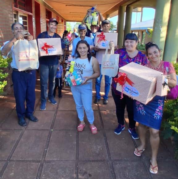 Adultos mayores de Pueblo Illia disfrutaron de una jornada recreativa con el Bingo del Mateando, regalos y tortas fritas del SPP 7 Adultos mayores de Pueblo Illia disfrutaron de una jornada recreativa con el Bingo del Mateando, regalos y tortas fritas del SPP imagen-6