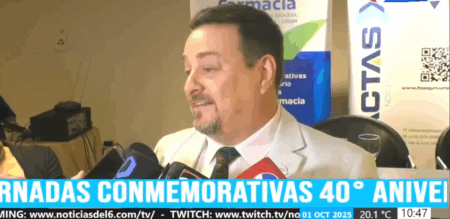 El decano Dardo Martí valoró la donación de un equipo científico de Gabriel Rabinovich en el marco del 40° aniversario de la carrera de Farmacia El decano Dardo Martí valoró la donación de un equipo científico de Gabriel Rabinovich en el marco del 40° aniversario de la carrera de Farmacia imagen-4