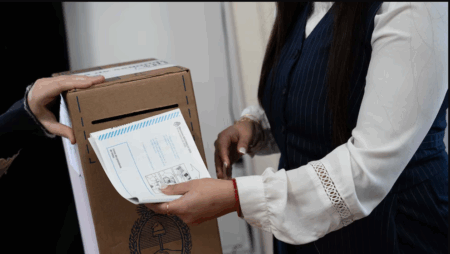 La Justicia sancionará con multas de $77.000 a las personas que se saquen fotos con su voto imagen-6