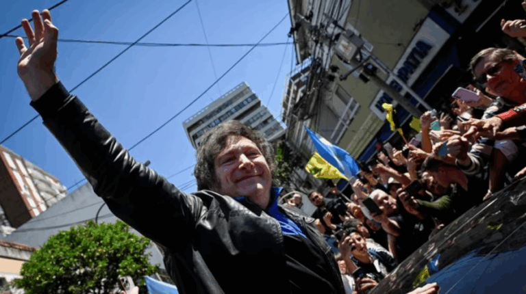 Milei se mostró optimista de cara al 26 de octubre y aseguró que, luego de los comicios, los ruidos en la economía “van a desaparecer” imagen-48