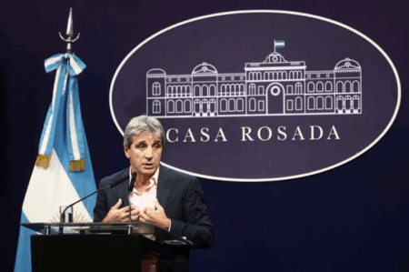 Reforma tributaria: Caputo adelantó que incluirá una baja del impuesto a las Ganancias para los trabajadores y jubilados imagen-1