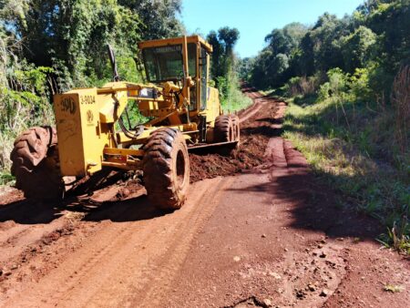 Vialidad de Misiones trabaja en caminos terrados de toda la provincia imagen-1
