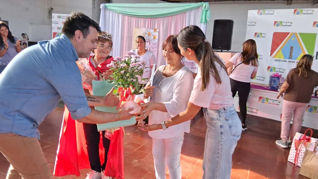 El IPLyC Social participó del Festival de las Madres en Itacaruaré 9 El IPLyC Social participó del Festival de las Madres en Itacaruaré imagen-8