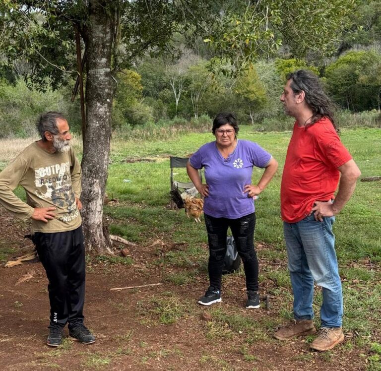 Con trabajo y alegría vecinos de Mártires recuperan una chacra y la vida en comunidad imagen-43
