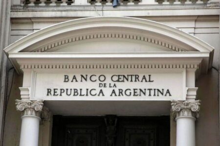 Argentina y Estados Unidos firmaron el swap por USD 20.000 millones para estabilizar el tipo de cambio imagen-7