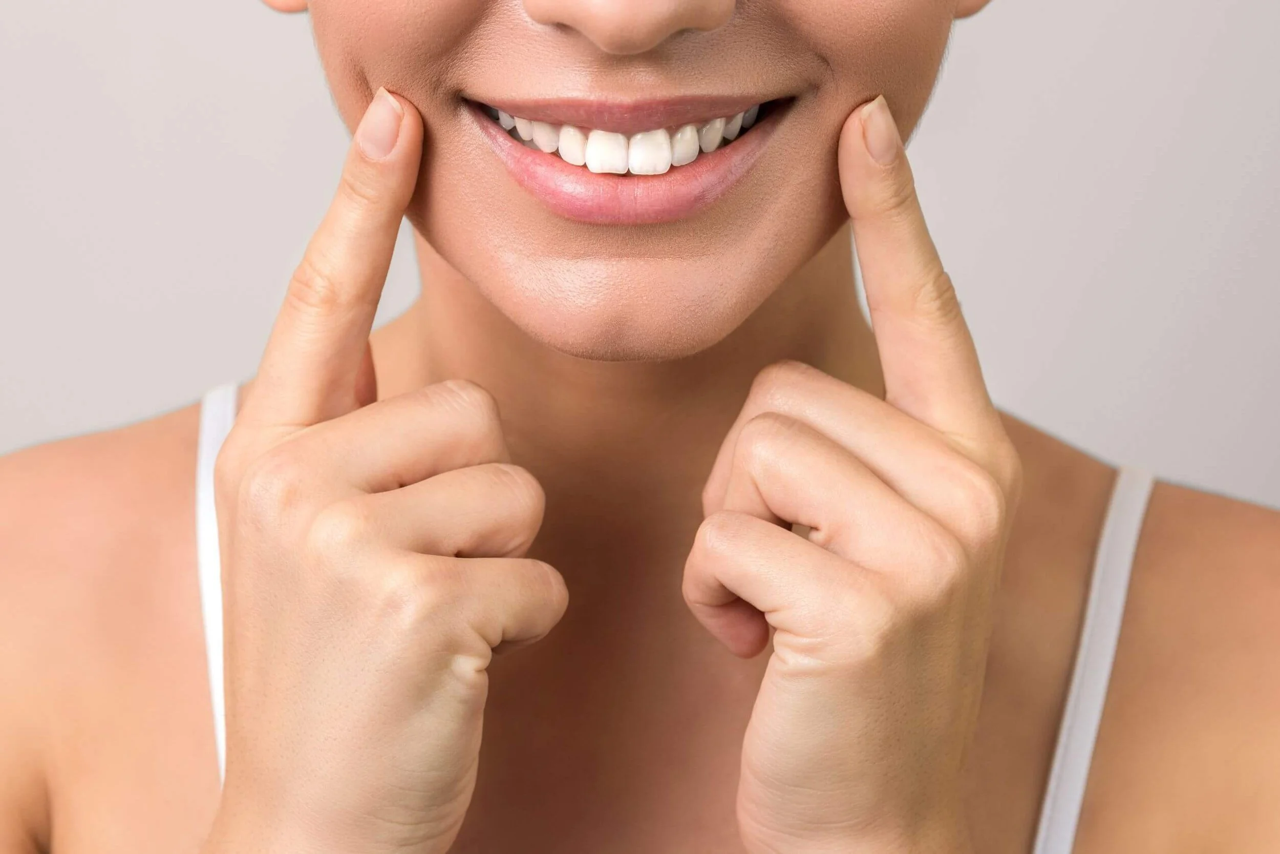 Salud bucal en adultos: cómo prevenir la pérdida dental y cuidar la sonrisa Salud bucal en adultos: cómo prevenir la pérdida dental y cuidar la sonrisa imagen-1