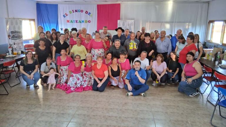El Bingo del Mateando reunió a más de cien adultos mayores en una jornada de amistad y tradición imagen-41