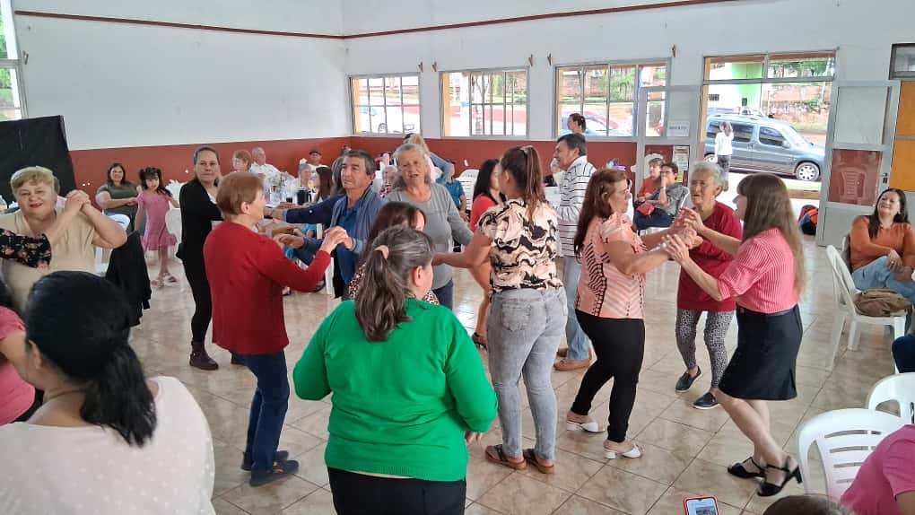 Durante el Mateando coronaron a los reyes de los abuelos de Guaraní imagen-2
