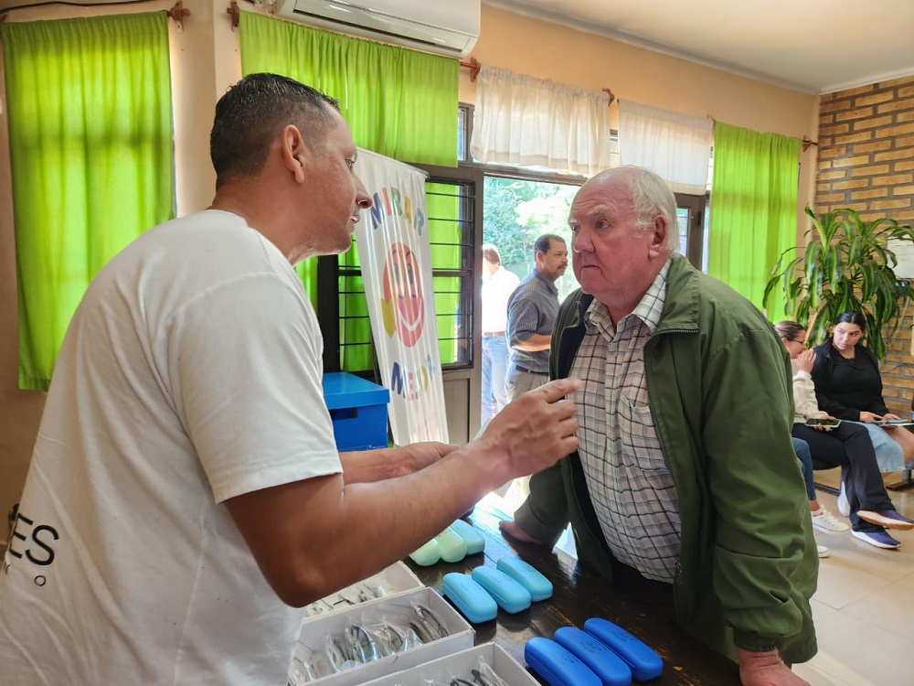 El programa Mirar Mejor llegó a Los Helechos y ofreció controles oftalmológicos y lentes gratuitos a decenas de vecinos 9 El programa Mirar Mejor llegó a Los Helechos y ofreció controles oftalmológicos y lentes gratuitos a decenas de vecinos imagen-8