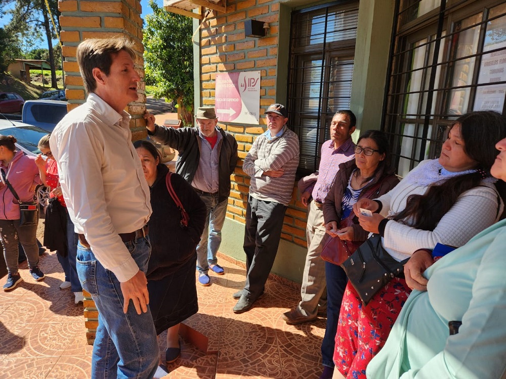 El programa Mirar Mejor llegó a Los Helechos y ofreció controles oftalmológicos y lentes gratuitos a decenas de vecinos 11 El programa Mirar Mejor llegó a Los Helechos y ofreció controles oftalmológicos y lentes gratuitos a decenas de vecinos imagen-10