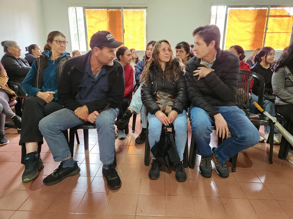 Decenas de vecinos recibieron atención oftalmológica y anteojos gratuitos en Salto Encantado dentro del programa Mirar Mejor imagen-2