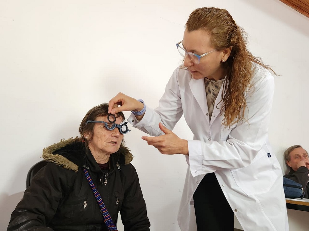 Decenas de vecinos recibieron atención oftalmológica y anteojos gratuitos en Salto Encantado dentro del programa Mirar Mejor imagen-10