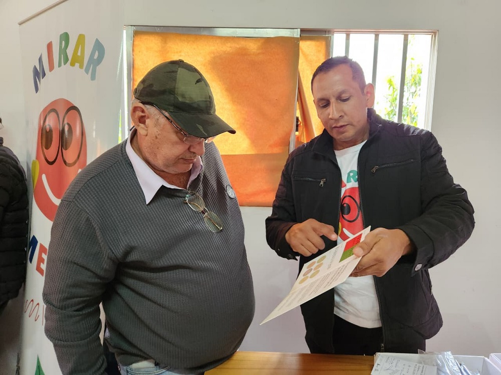 Decenas de vecinos recibieron atención oftalmológica y anteojos gratuitos en Salto Encantado dentro del programa Mirar Mejor imagen-4
