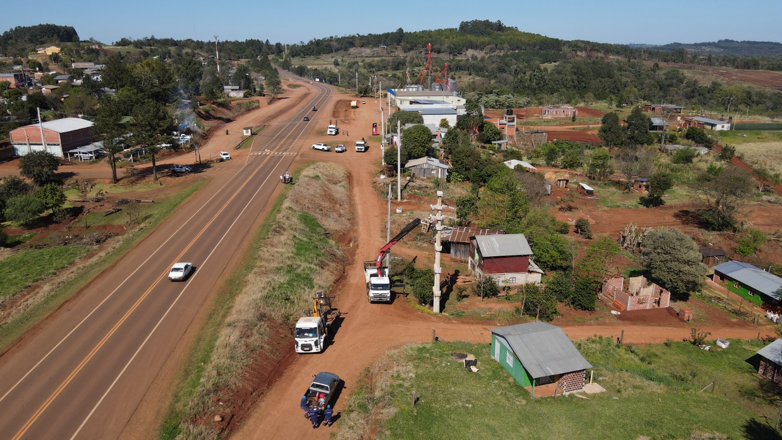 Se energizan 39 kilómetros de la nueva línea de Media Tensión entre San Vicente y San Pedro 3 Se energizan 39 kilómetros de la nueva línea de Media Tensión entre San Vicente y San Pedro imagen-2