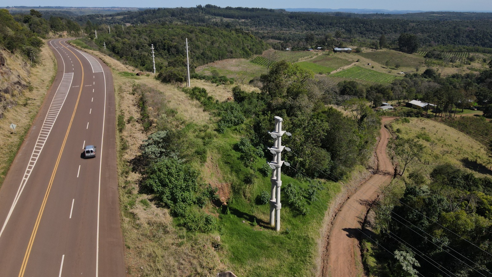 Se energizan 39 kilómetros de la nueva línea de Media Tensión entre San Vicente y San Pedro 9 Se energizan 39 kilómetros de la nueva línea de Media Tensión entre San Vicente y San Pedro imagen-8