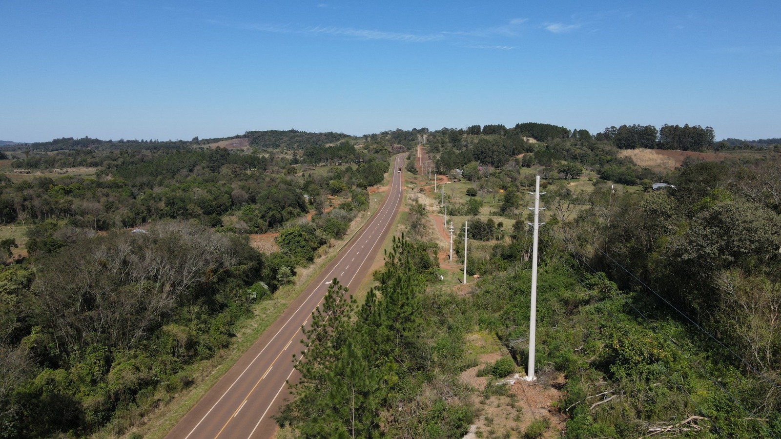 Se energizan 39 kilómetros de la nueva línea de Media Tensión entre San Vicente y San Pedro 13 Se energizan 39 kilómetros de la nueva línea de Media Tensión entre San Vicente y San Pedro imagen-12