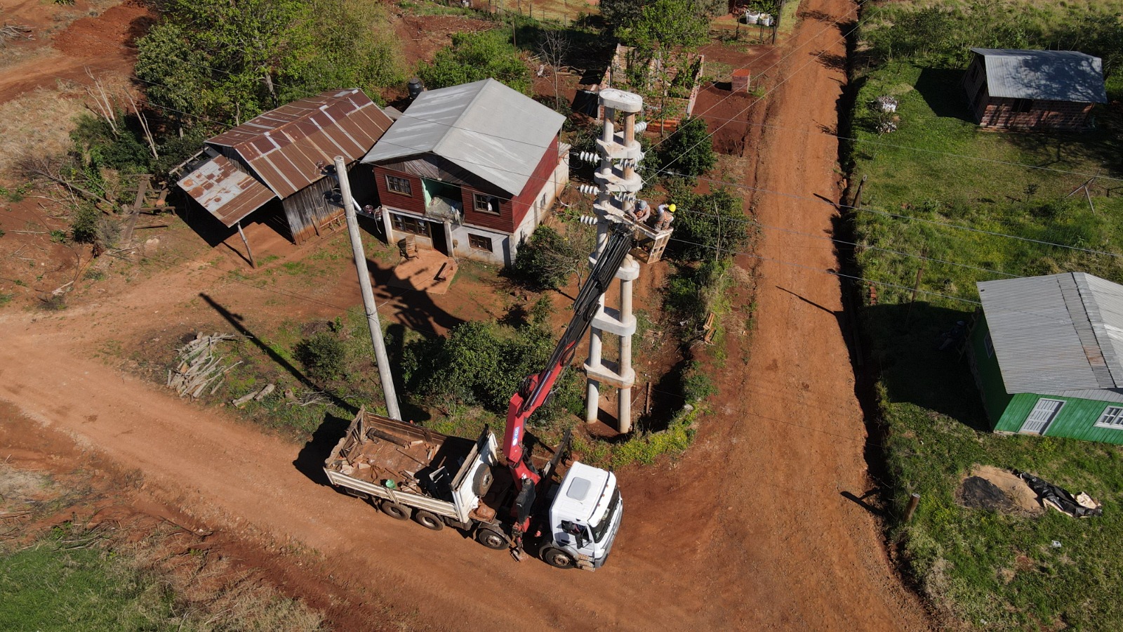 Se energizan 39 kilómetros de la nueva línea de Media Tensión entre San Vicente y San Pedro 17 Se energizan 39 kilómetros de la nueva línea de Media Tensión entre San Vicente y San Pedro imagen-16