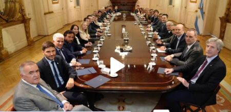 Milei se reunió en la Casa Rosada con Gobernadores para buscar acuerdos políticos imagen-4