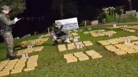Prefectura secuestró más de 288 kilos de droga en el Alto Paraná imagen-3