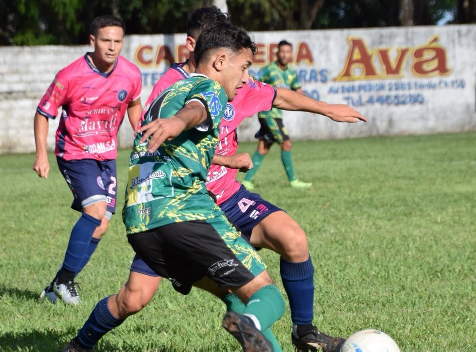 Fútbol: victoria de Brown y empate en Villa Cabello imagen-8