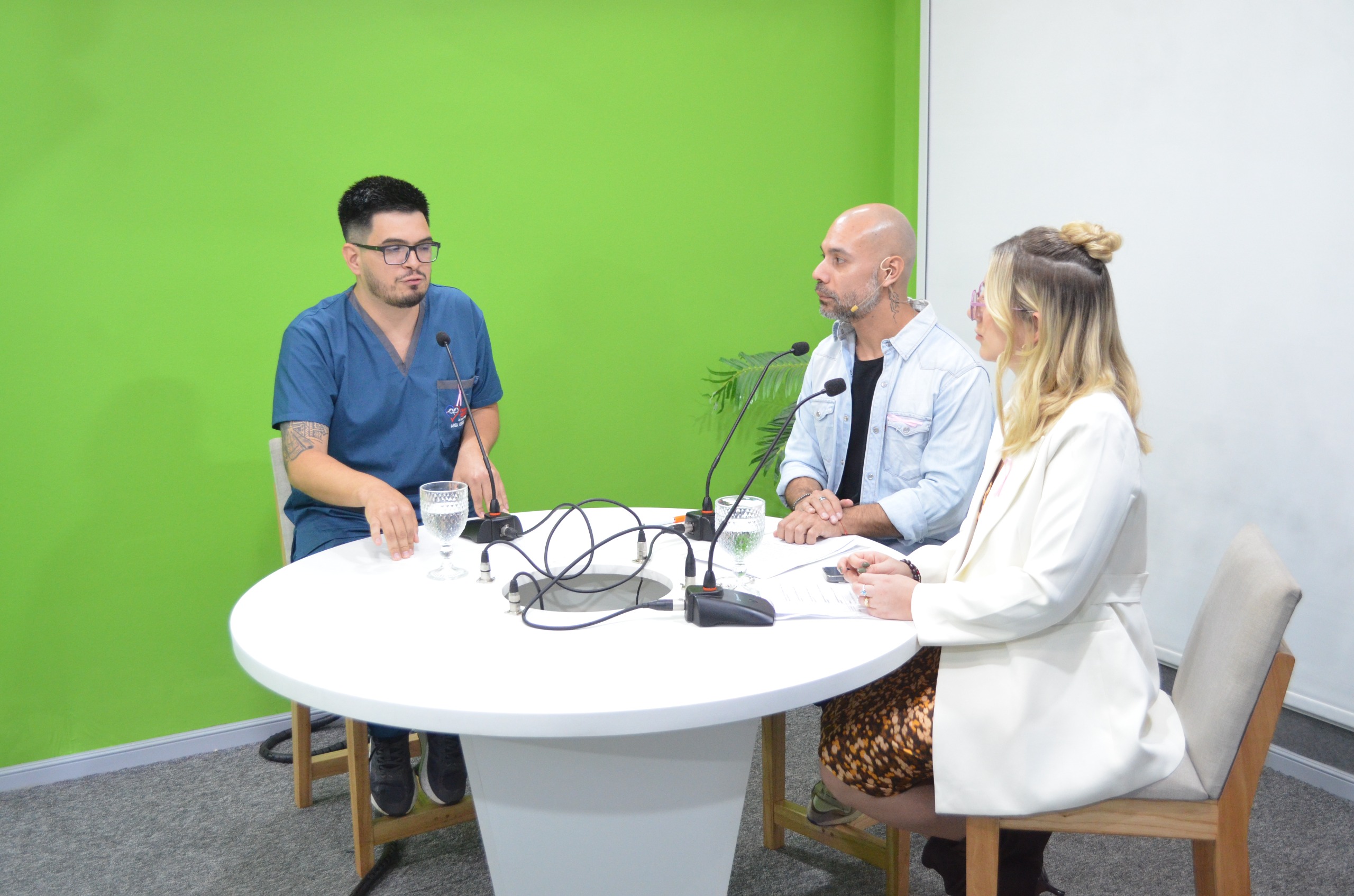 Enfermeros explican paso a paso cómo realizar RCP y asistencia en atragantamientos en adultos, niños y bebés imagen-8