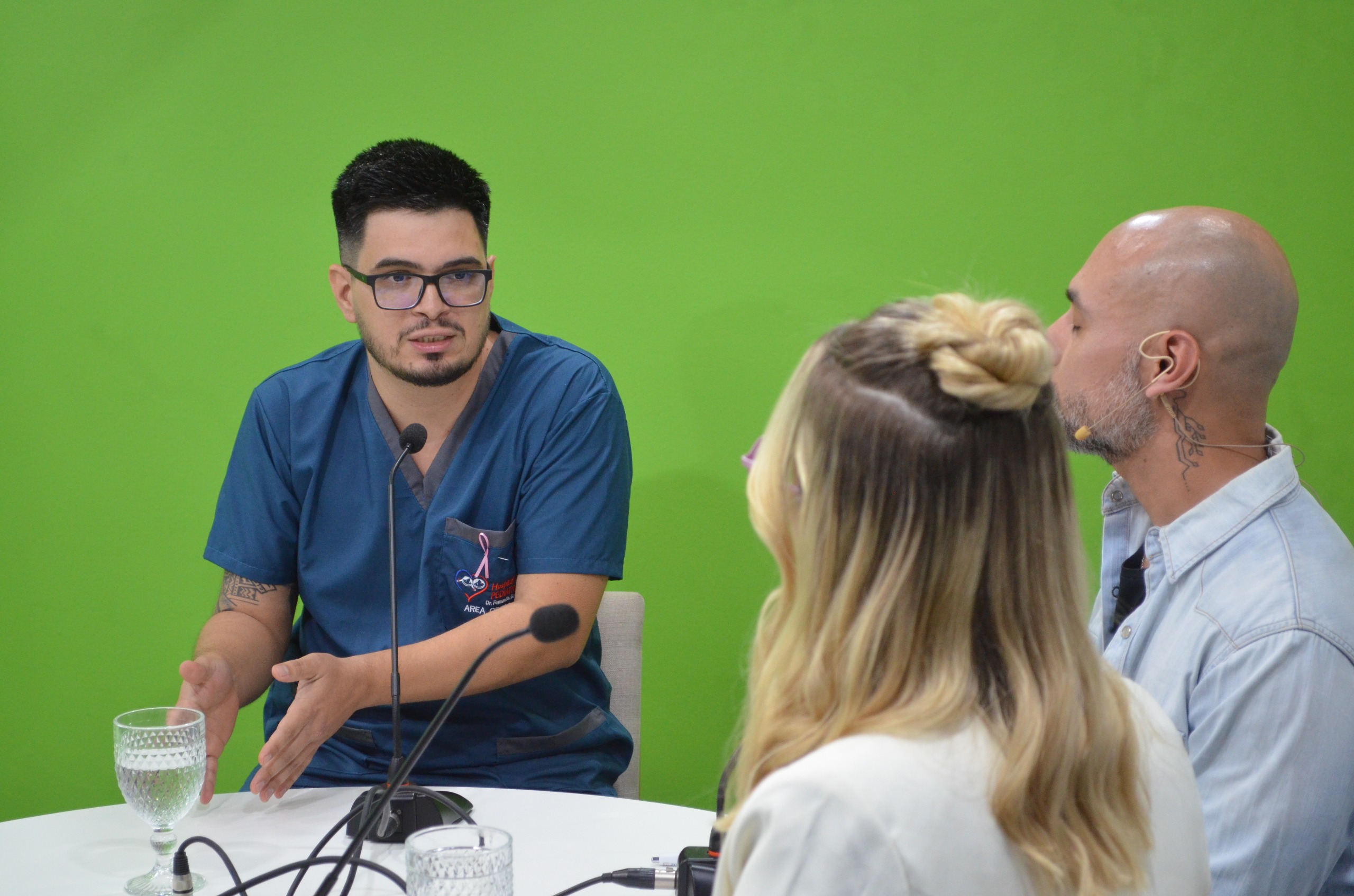 Enfermeros explican paso a paso cómo realizar RCP y asistencia en atragantamientos en adultos, niños y bebés imagen-12