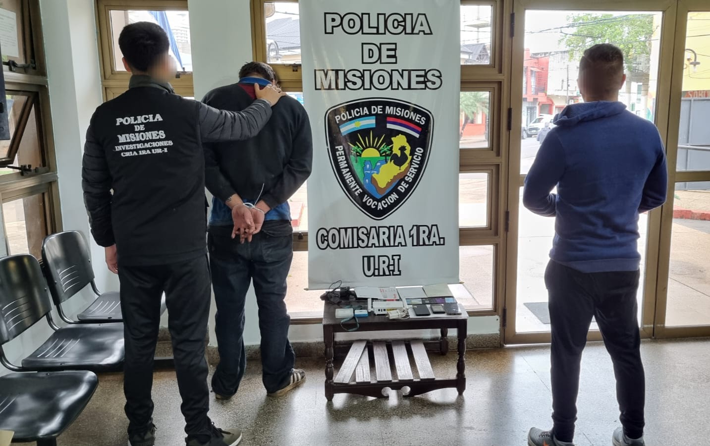 La “cuota falsa” por redes sociales: detuvieron a un hombre que estafaba con la venta de iPhones 5 La “cuota falsa” por redes sociales: detuvieron a un hombre que estafaba con la venta de iPhones imagen-4